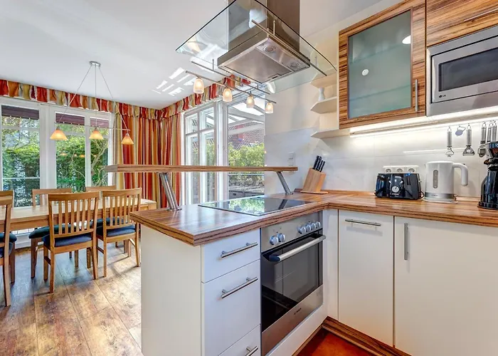 펜션 Kuestenhaus Mit Sauna Und Kamin Ca 400 Vom Ostseestrand 코세로우